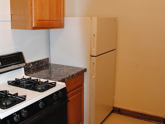 2nd image of 918 N Menard Ave APT 3S