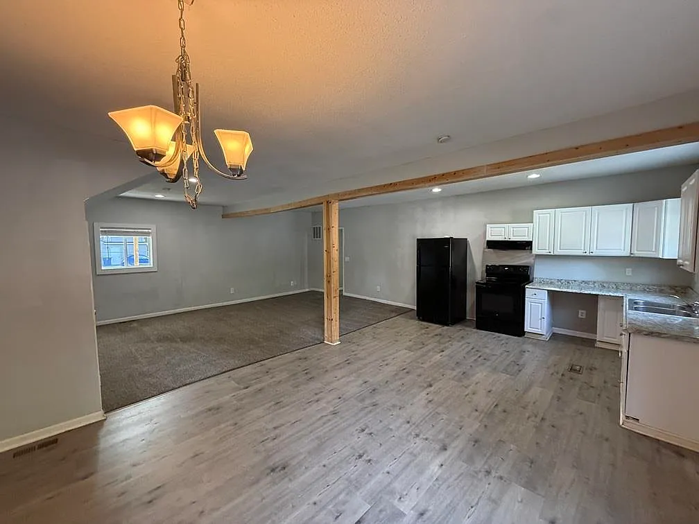 3 bed, 2.0 bath, 1565 sqft, $1,300 — Photo 3