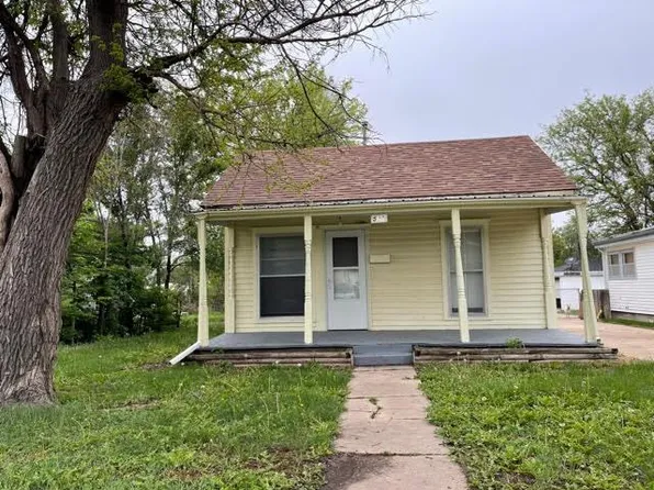 530 W 7th St, Larned, KS 67550