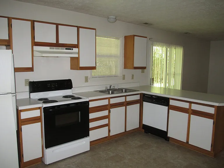 49 Mare Ct #F — Photo 2