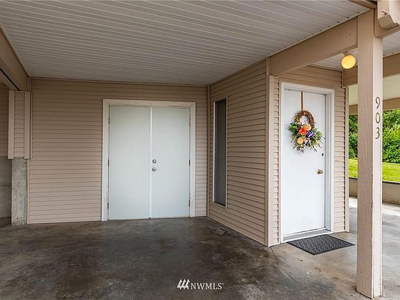 5th image of 903 NE Lindsay St #301