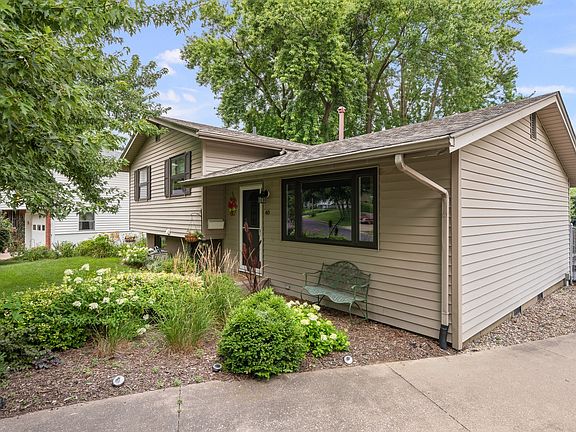 3rd image of 40 Parklane Cir