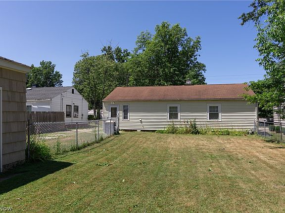 4th image of 802 Norman Ave