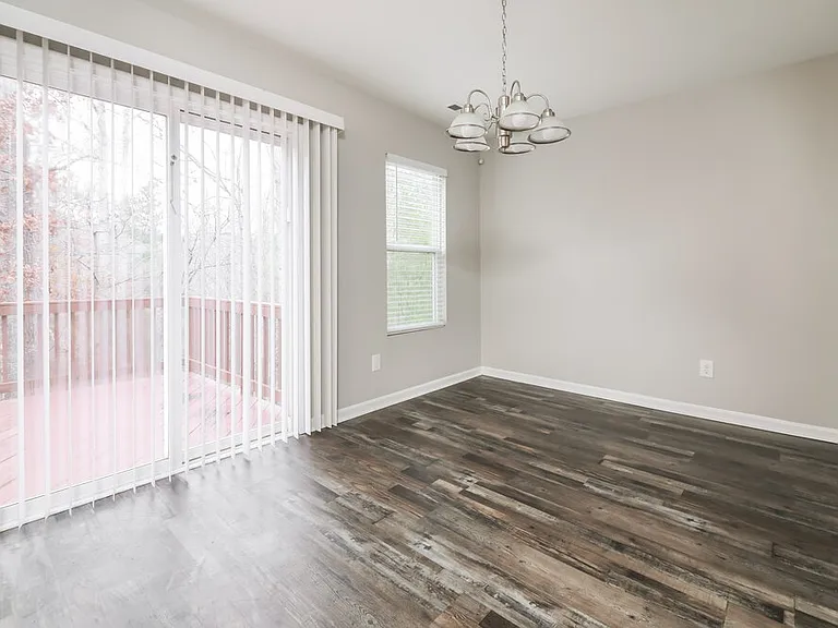 305 Farrington Dr — Photo 6