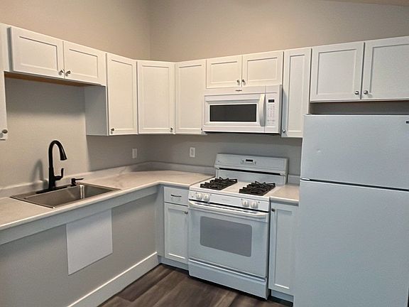 2nd image of 877 N 26th St #887-38