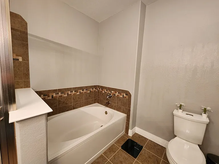 9079 E Panorama Cir #513 — Photo 8