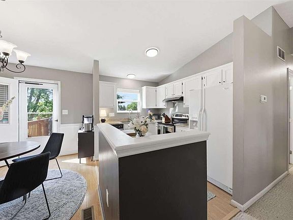 2nd image of 1065 Fallbrook Dr