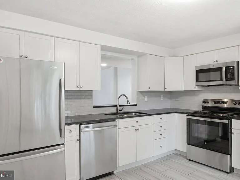 7 Leatherwood Ct — Photo 5
