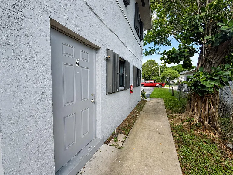 421 NW 7th St #1-4 — Photo 2