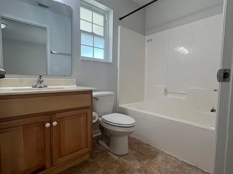1860 NE Roberts Trl — Photo 16