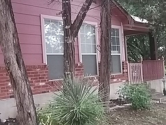 3rd image of 8707 Melrose