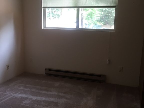 3rd image of 11002 35th Ave NE APT B1