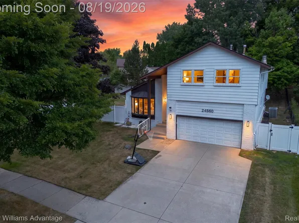 24560 Knollwood Dr, Novi, MI 48375