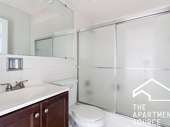 4th image of 5917 N Kenmore Ave #F529
