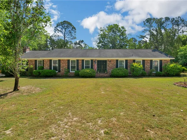 208 Plantation Dr, Waycross, GA 31501