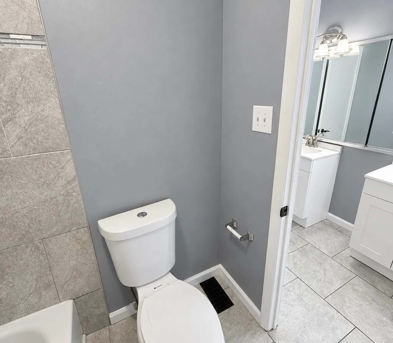 3 bed, 1.5 bath, 1460 sqft, $2,100 — Photo 2
