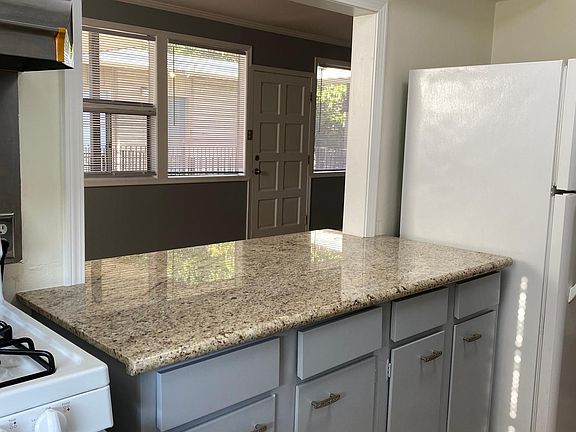 3rd image of 300 Jewel St APT 6