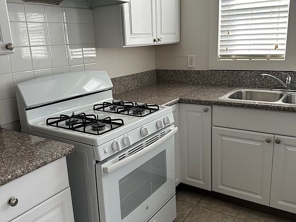 4th image of 616 N College Ave #616
