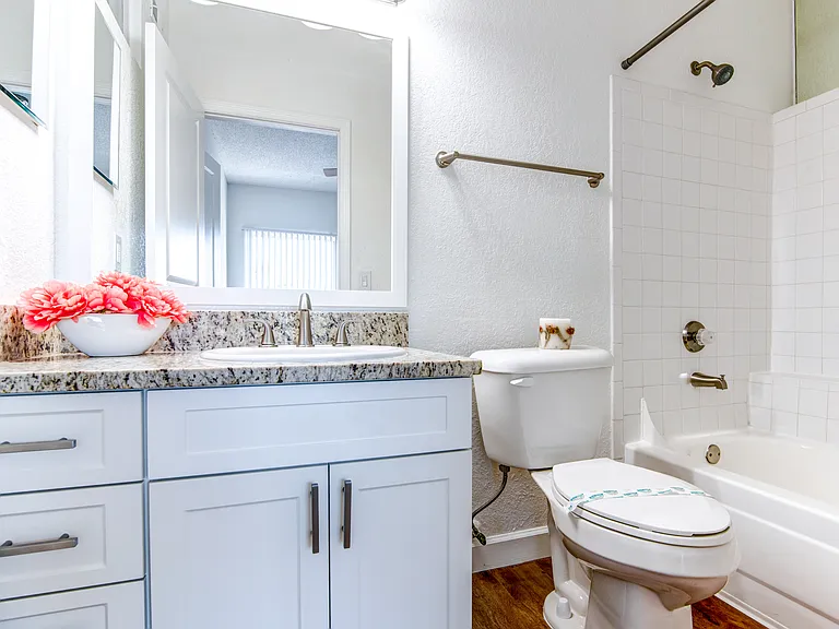 Waterford Point Apartments — Photo 34