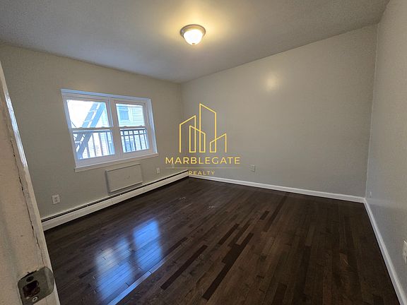 3rd image of 479 Roseville Ave #9A