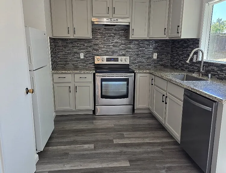 9400 Bravo Way — Photo 3