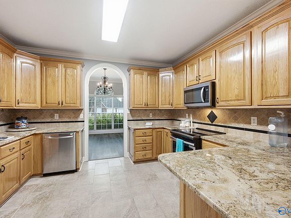 5th image of 521 Katina Ln SW