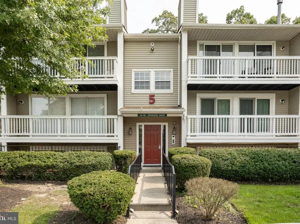 53 Kenwood Dr, Sicklerville, NJ 08081