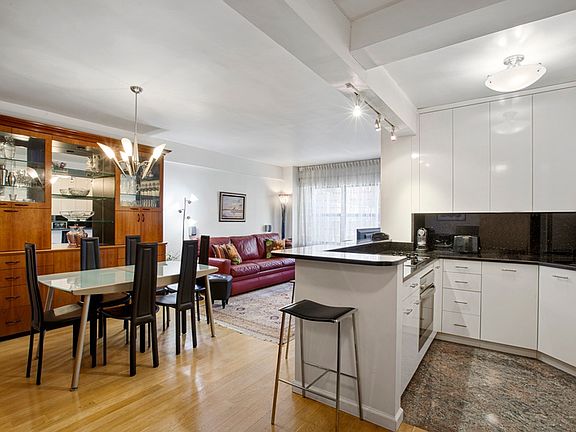4th image of 140 E 56th St APT 11A