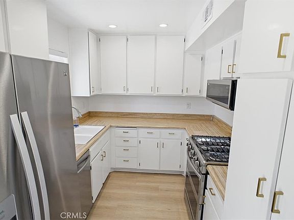 4th image of 10566 Sunland Blvd Unit 7
