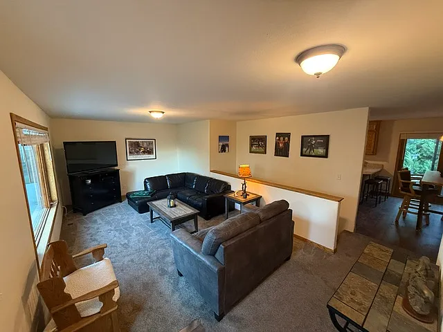 3 bed, 1.5 bath, 1344 sqft, $2,000 — Photo 3