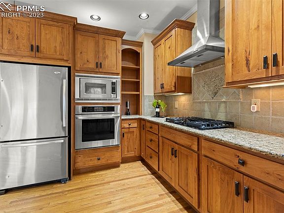3rd image of 413 E Del Norte St