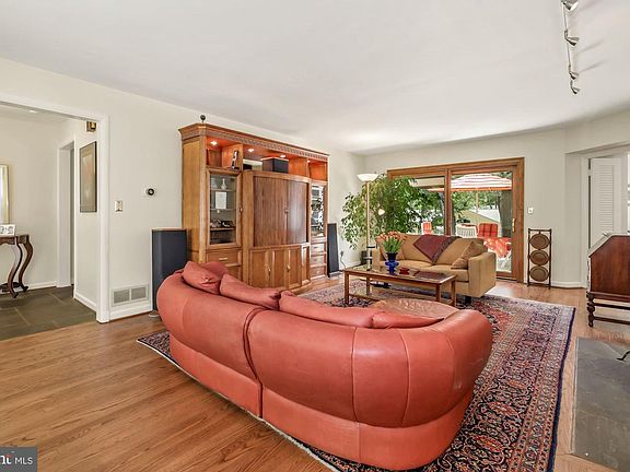 4th image of 9614 Hillridge Dr
