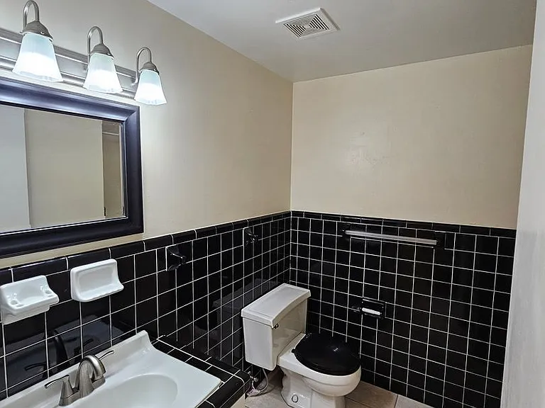 2818 SW 2nd Ave — Photo 42