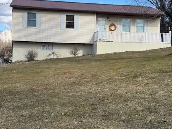 445 Cordelia St, Cedar Bluff, VA 24609
