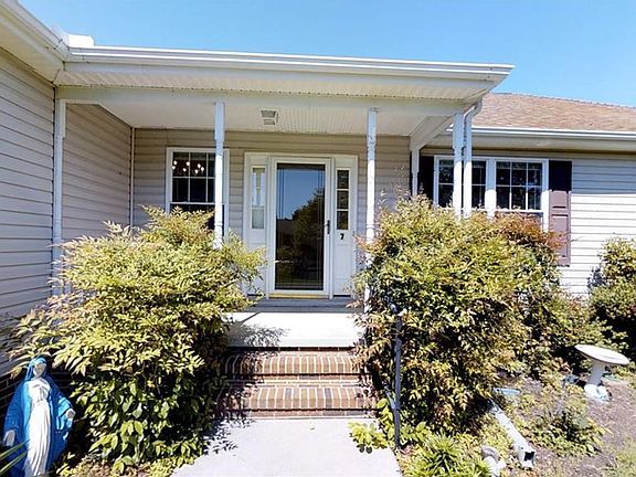 2nd image of 7 Ancient Oak Dr