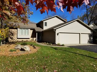 8715 Wood Cliff Cir, Bloomington, MN 55438