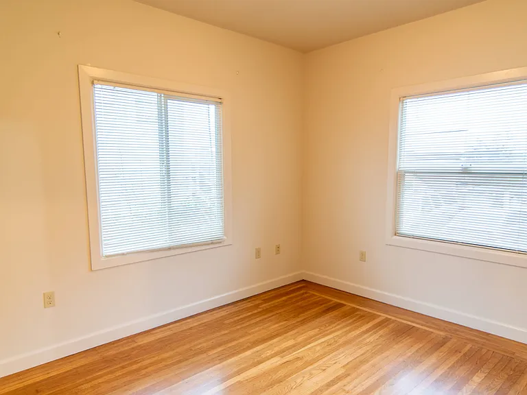 845 Warfield Ave — Photo 9