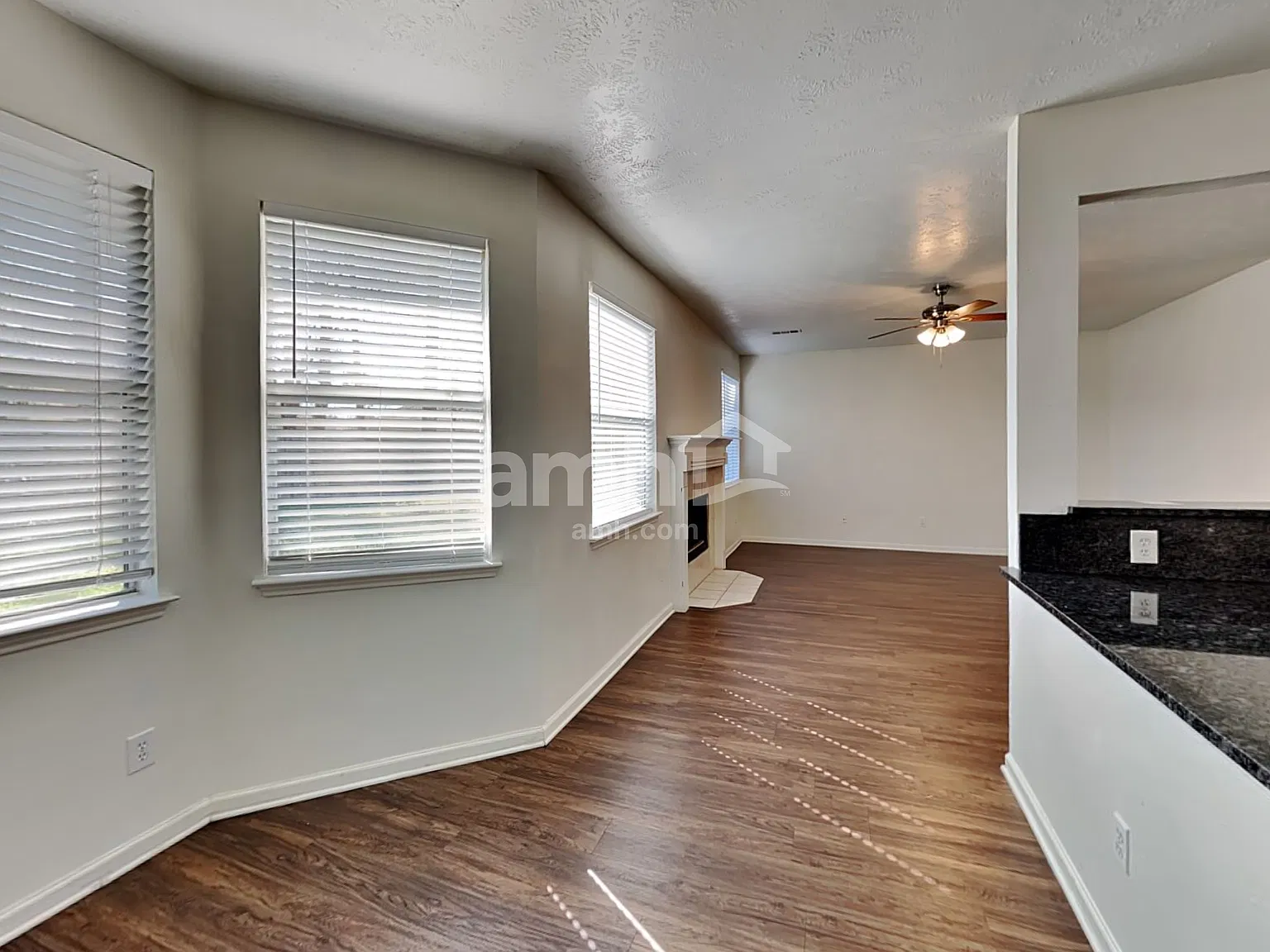 4 bed, 2.5 bath, 2201 sqft, $2,245 — Photo 4