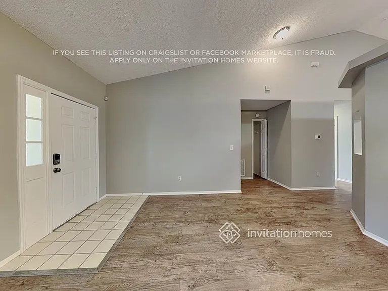 1006 Henson Ct — Photo 3