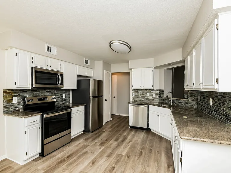 4605 Birchbend Ln — Photo 10