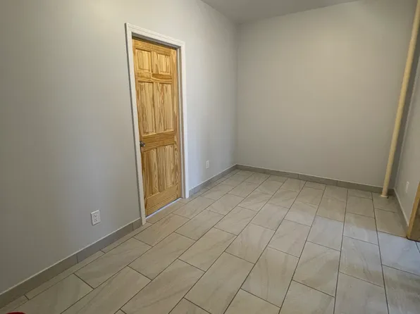 54-31 Nurge Avenue image 11 of 14