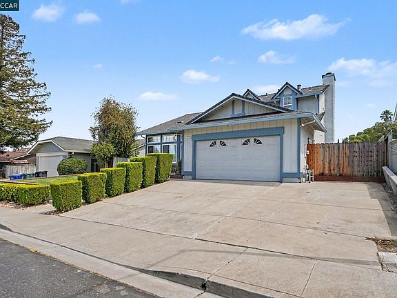 2nd image of 3727 Arlington Cir