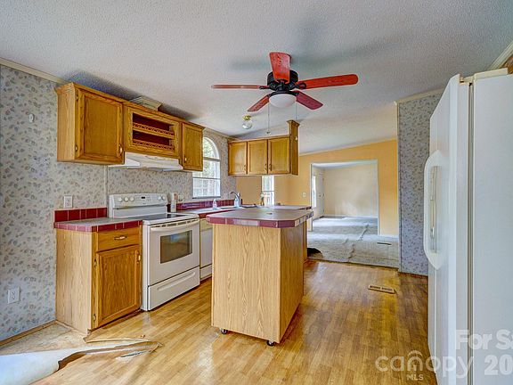 3rd image of 1290 Forest Ridge Rd