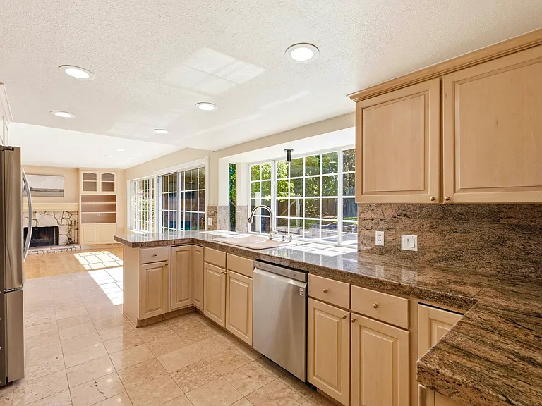 7175 Cahen Dr — Photo 15