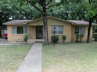 1017 Poe St, Azle, TX 76020