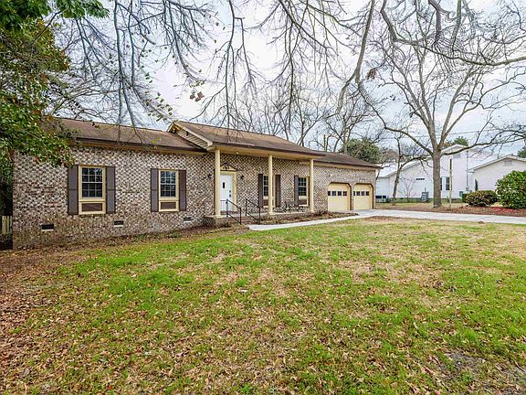 3rd image of 122 Old Chapin Rd