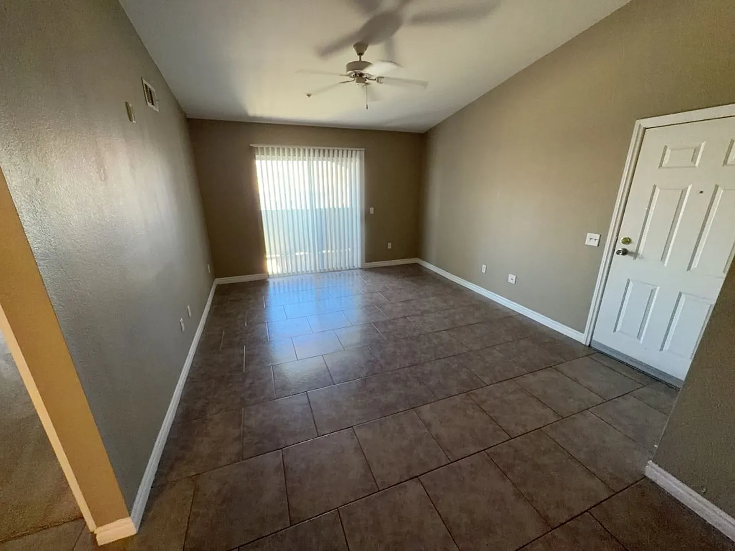 *2 Weeks Free Rent For Qualified Applicants With Immediate Move In*Cozy Condo, Community Offers C... — Photo 3