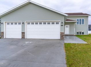 3350 45th Ave S, Grand Forks, ND 58201