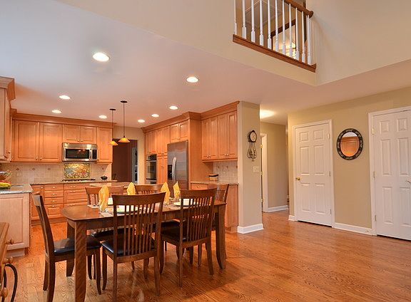 4th image of 941 Williamsburg St