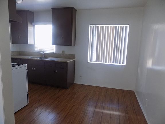 4th image of 1013 Ocean Park Blvd #9